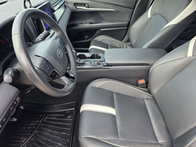 Used 2025 Toyota Camry SE image 9