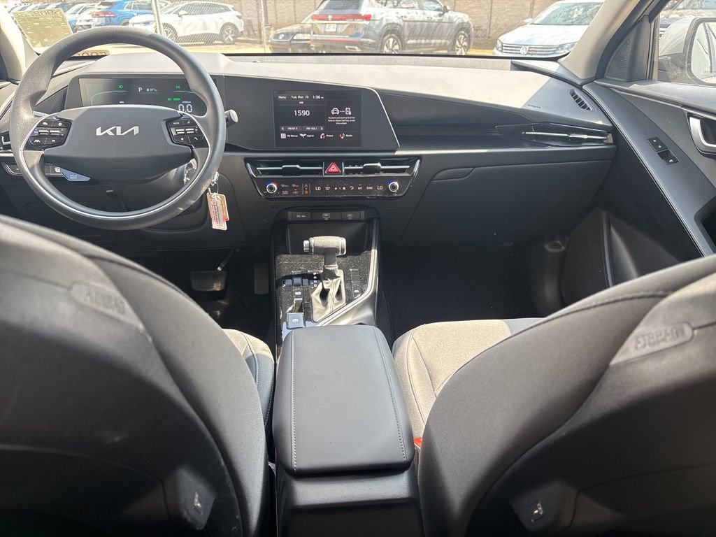 Used 2025 Kia Niro LX image 14