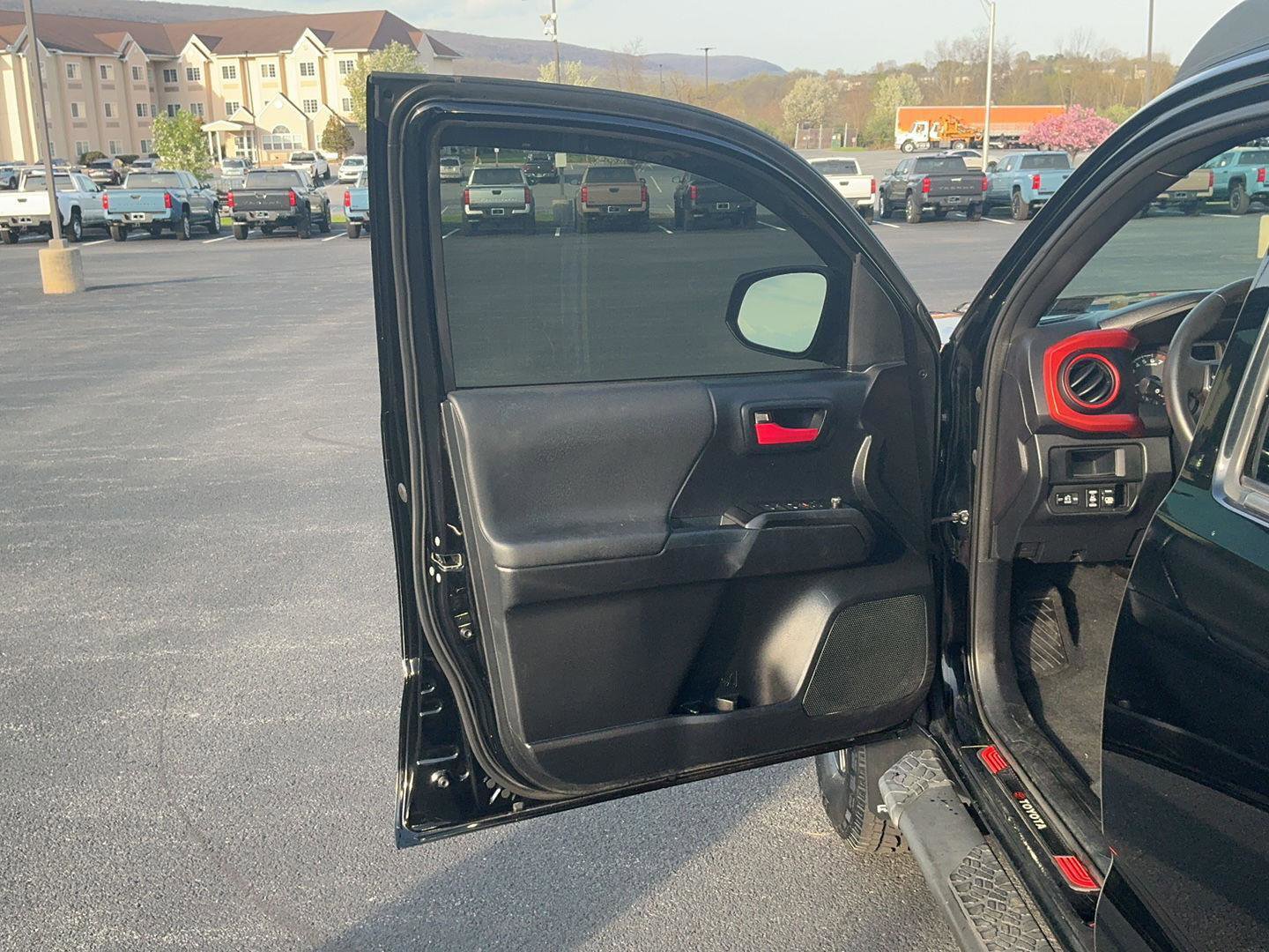 Used 2017 Toyota Tacoma TRD Off-Road w/ Tow Package (A/T) image 22