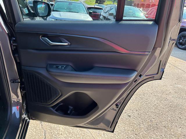 New 2025 Jeep Grand Cherokee Altitude image 20