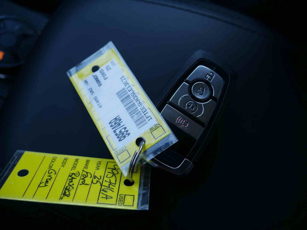 Used 2025 Ford Ranger Lariat w/ FX4 Off-Road Package image 36