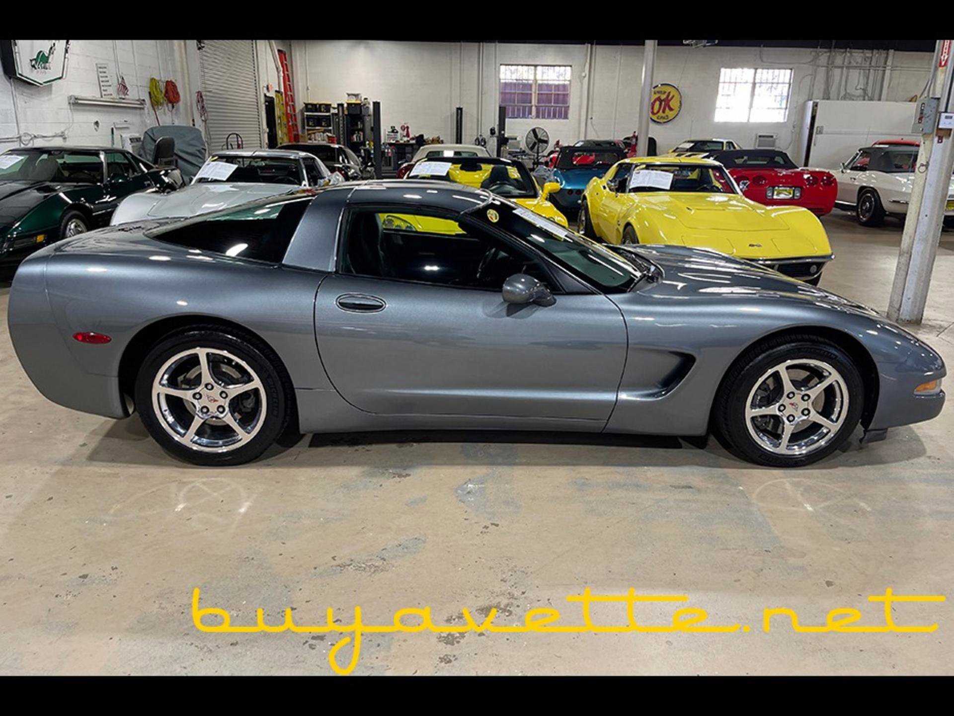 Used 2004 Chevrolet Corvette Coupe w/ Roof Package image 7