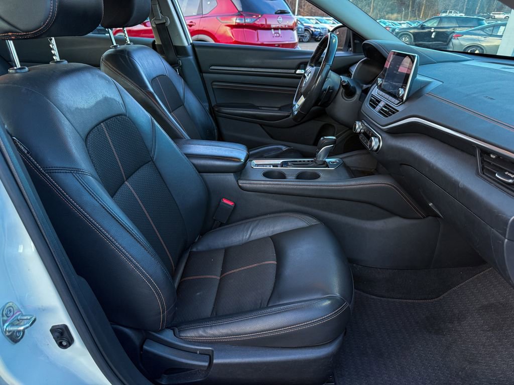 Certified 2022 Nissan Altima 2.5 SR w/ Midnight Edition Package image 12