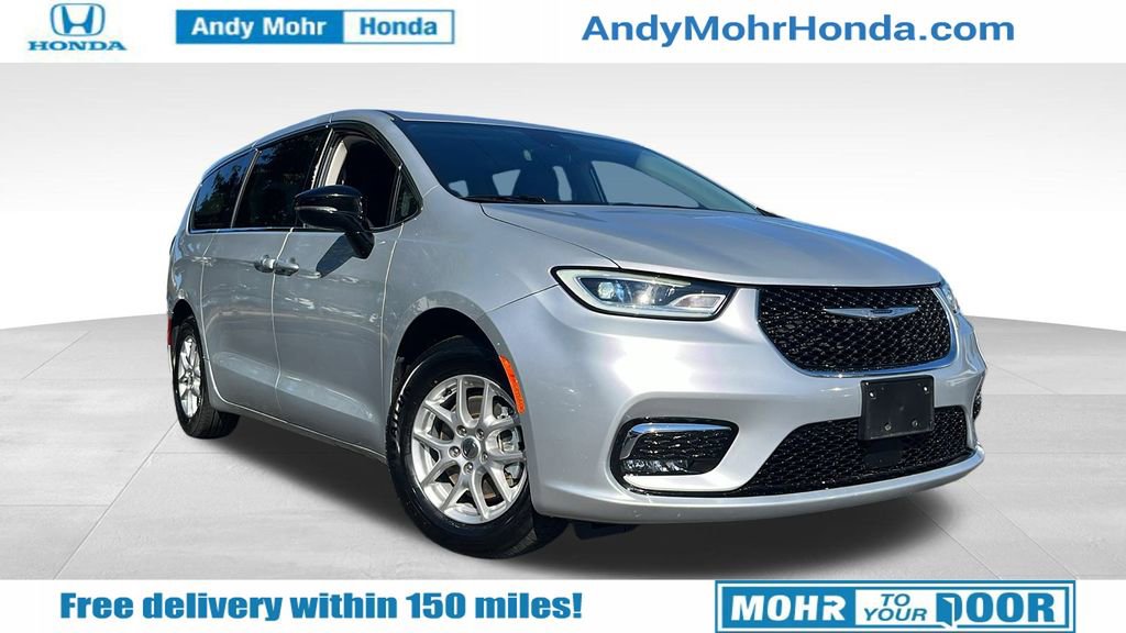 Used 2024 Chrysler Pacifica Touring-L