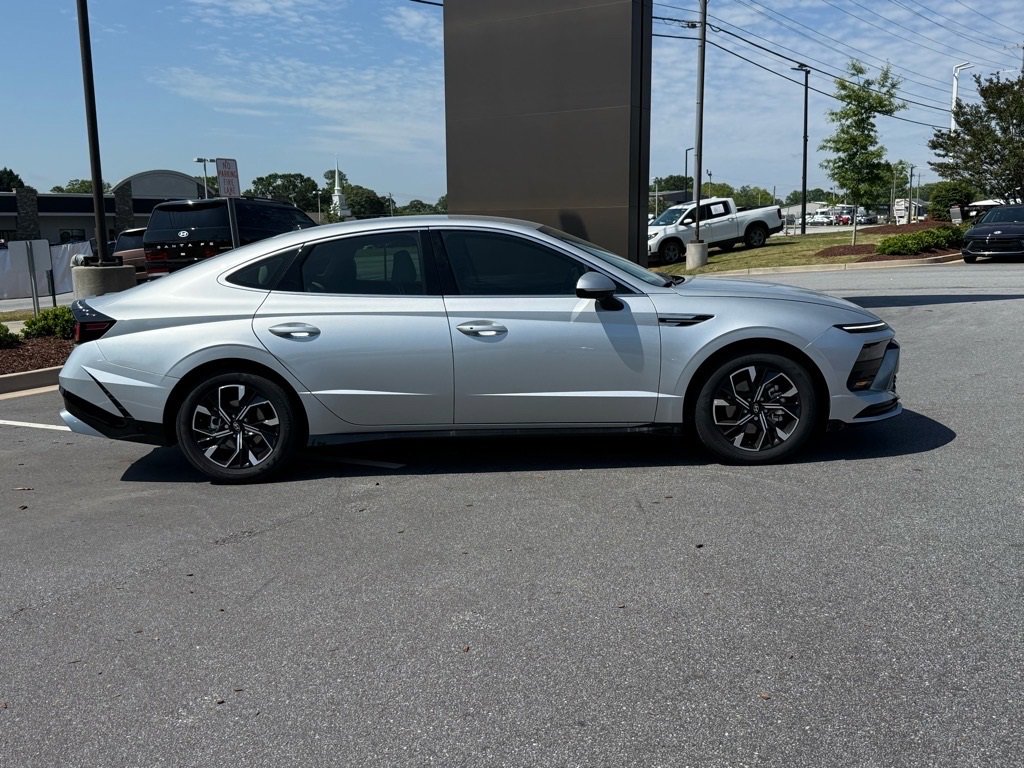 Certified 2025 Hyundai Sonata SEL image 2