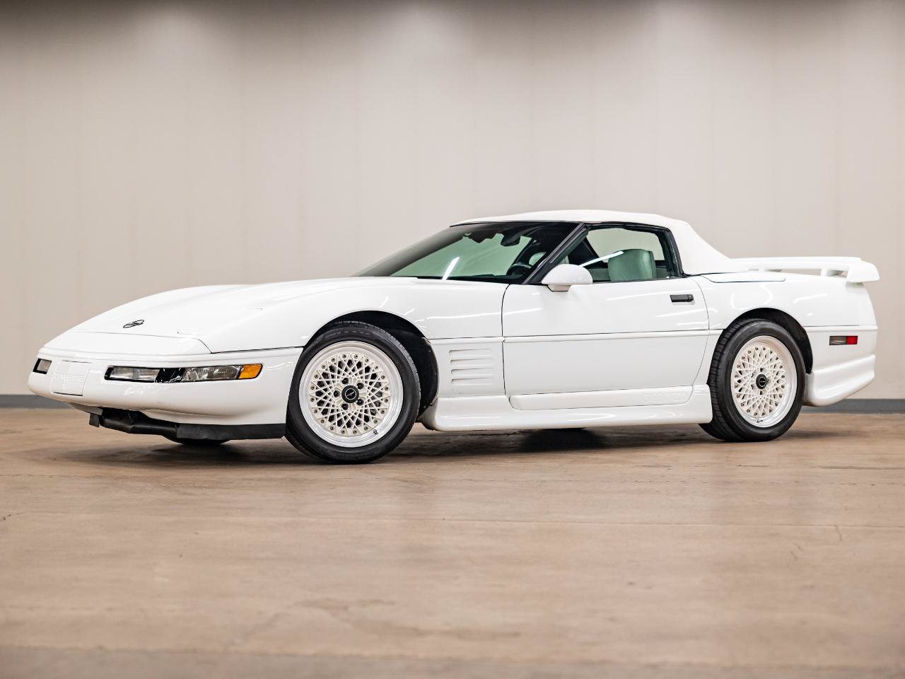 Used 1992 Chevrolet Corvette Convertible RWD image 16