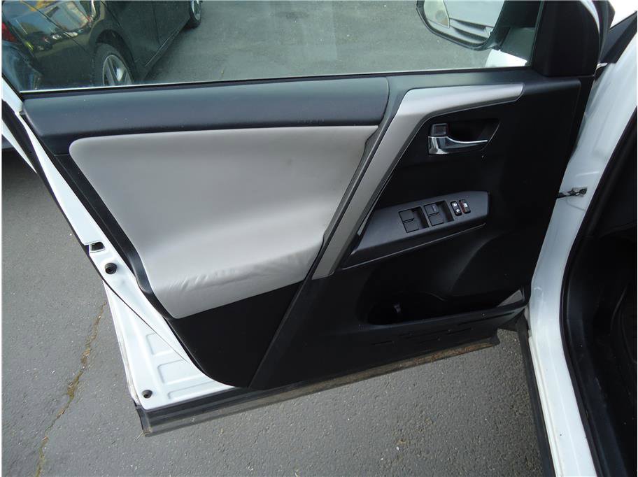 Used 2016 Toyota RAV4 XLE FWD image 10