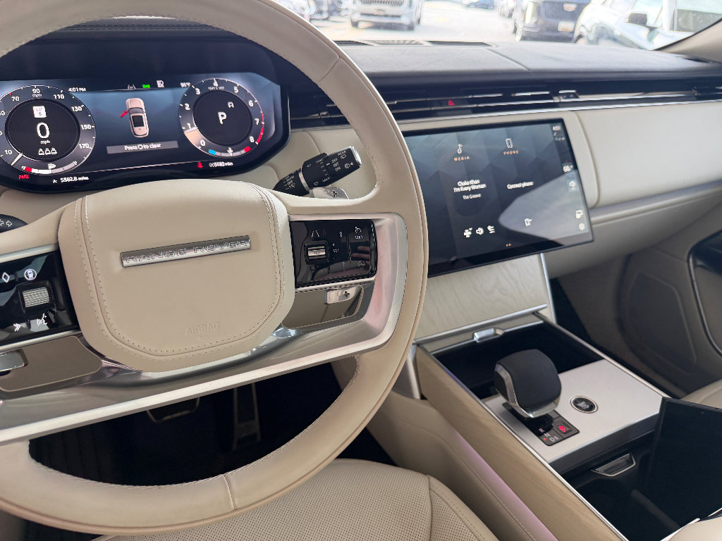 Used 2024 Land Rover Range Rover SE image 6