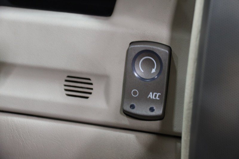 Used 2005 Cadillac XLR RWD image 61