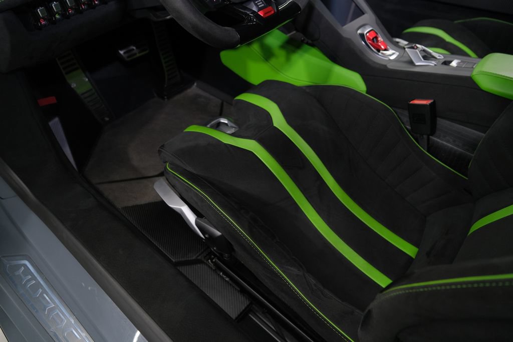 Used 2023 Lamborghini Huracan STO RWD image 17