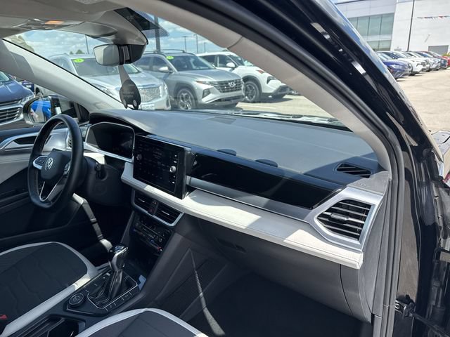 Used 2025 Volkswagen Taos SE AWD/4WD image 18