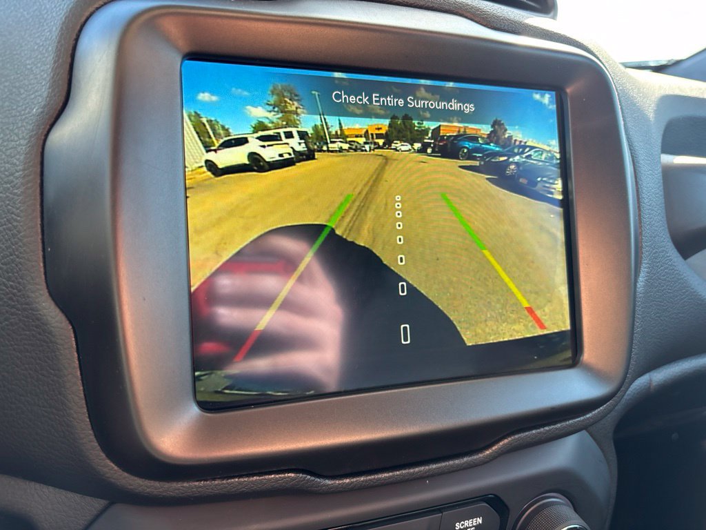 Used 2023 Jeep Renegade Latitude AWD/4WD image 24