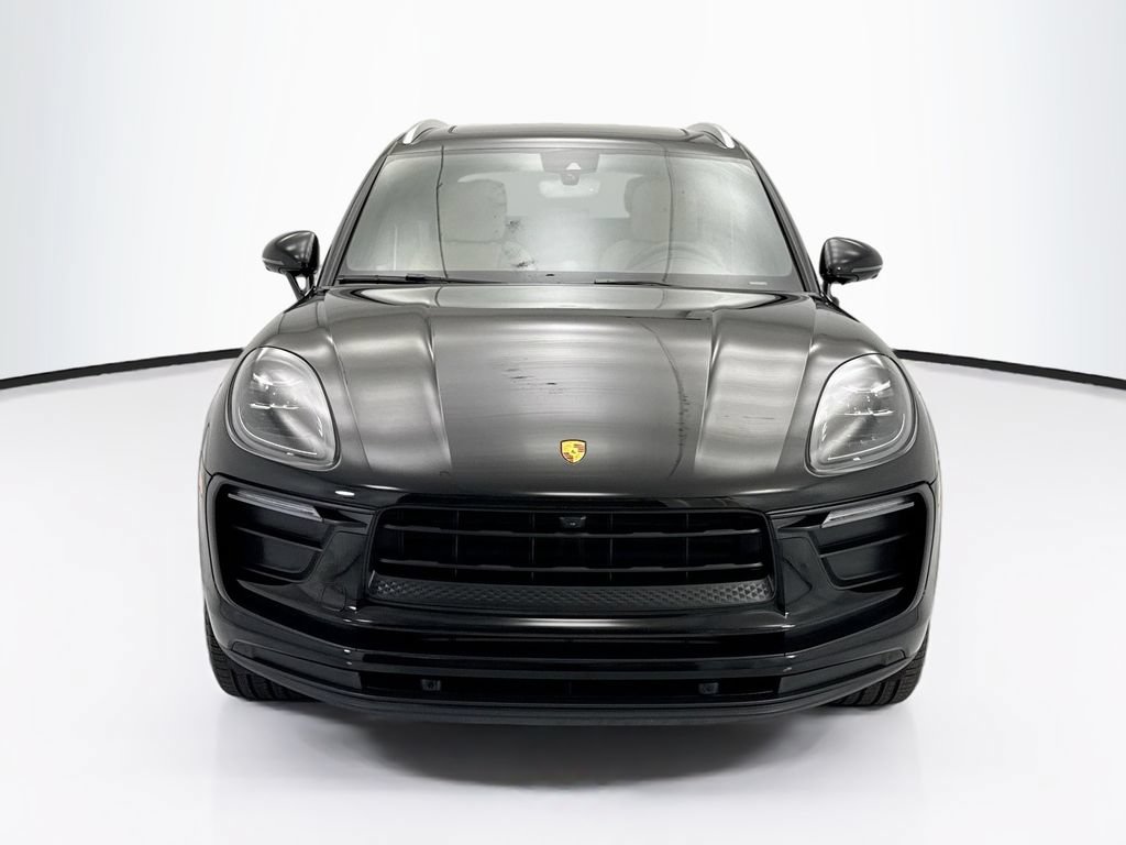 Used 2022 Porsche Macan AWD/4WD image 2