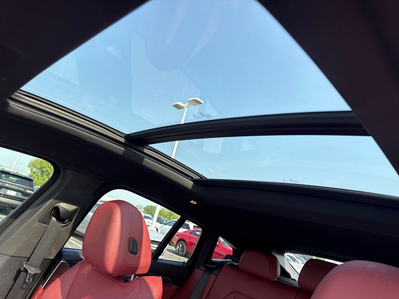 Used 2023 BMW X4 xDrive30i w/ M Sport Package AWD/4WD image 13