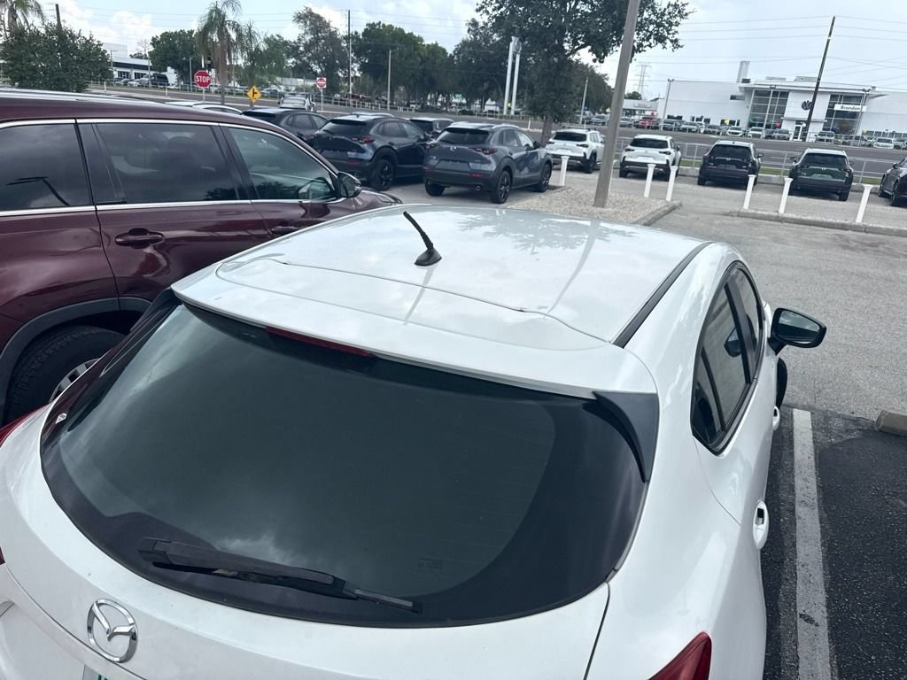 Used 2017 MAZDA MAZDA3 Sport FWD image 2