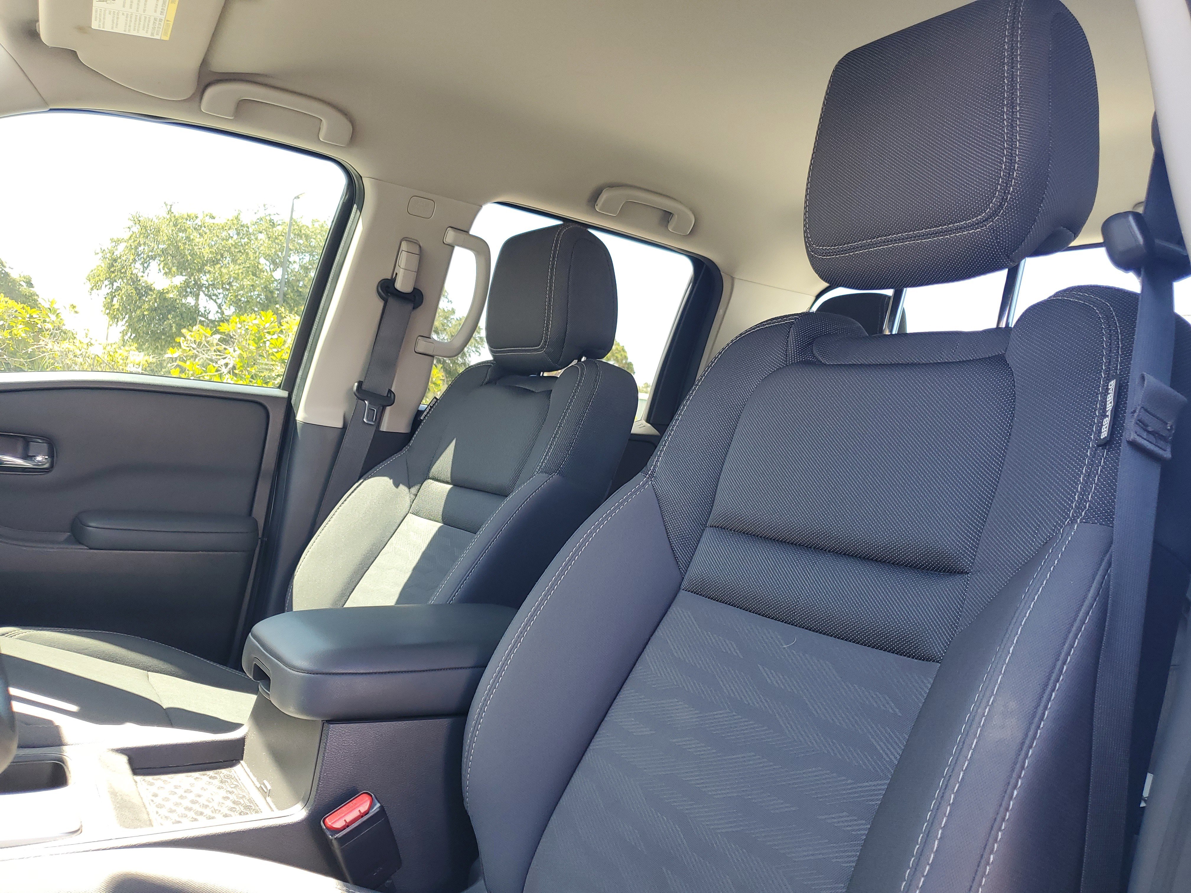 Used 2022 Nissan Frontier SV w/ Technology Package image 18