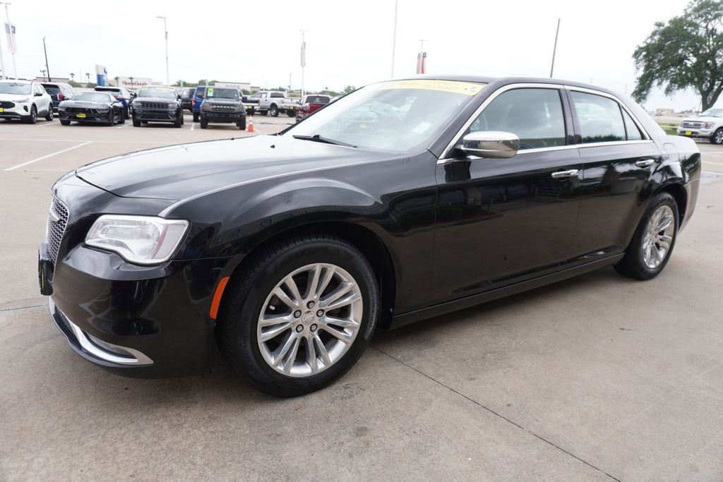 Used 2016 Chrysler 300 C RWD image 3
