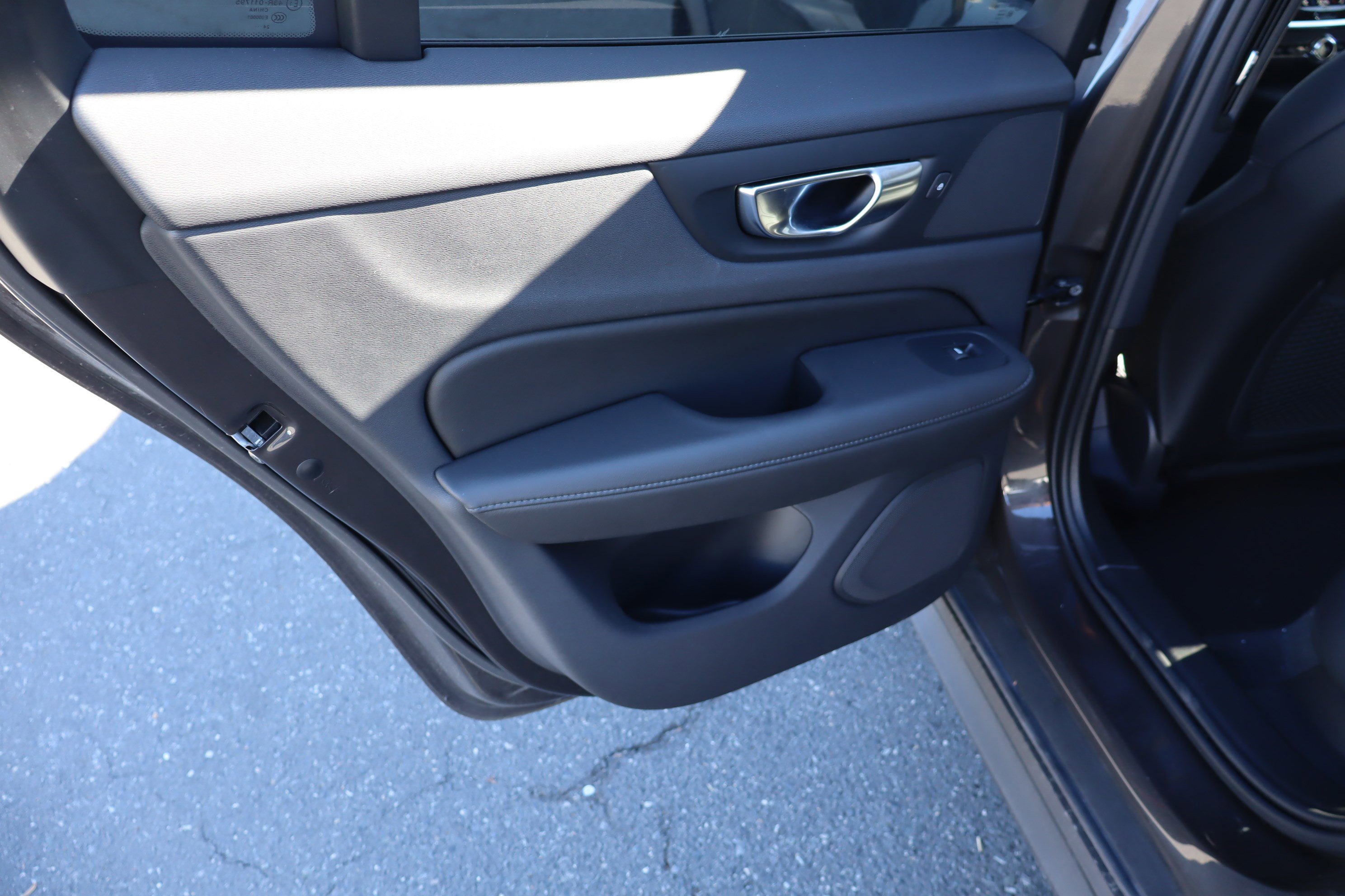 Used 2025 Volvo V60 B5 Cross Country Plus image 30