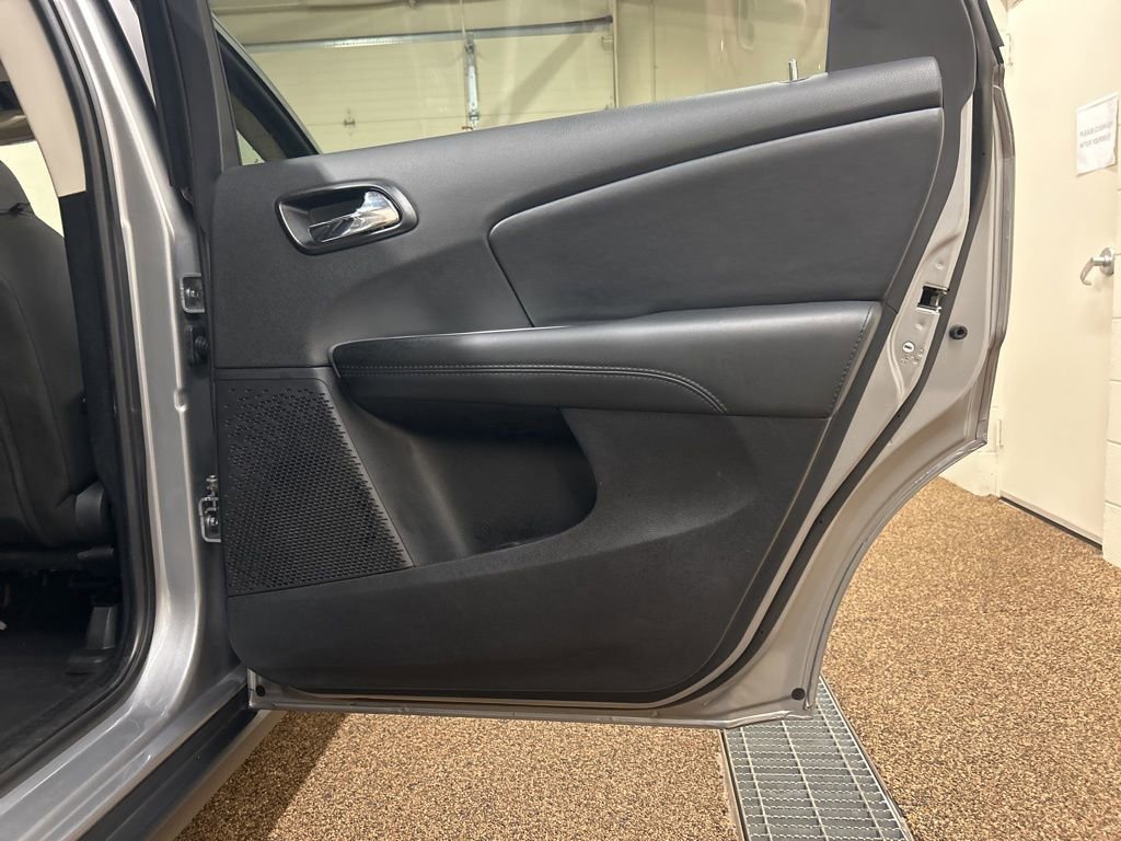 Used 2020 Dodge Journey SE w/ Blacktop Package image 15