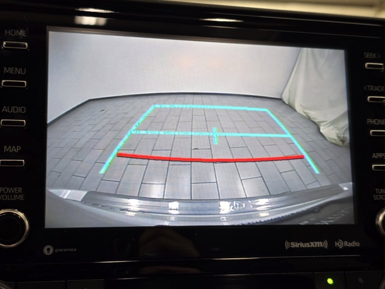 Used 2022 Toyota Highlander XLE image 6