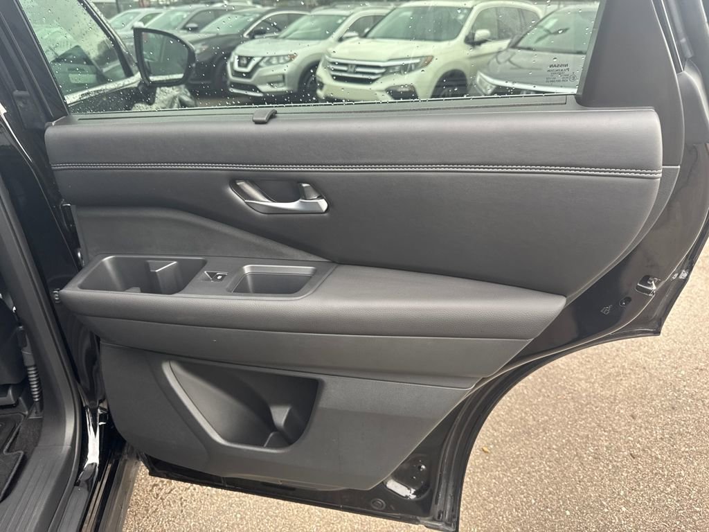 Used 2025 Nissan Pathfinder Platinum w/ Cargo Package image 42