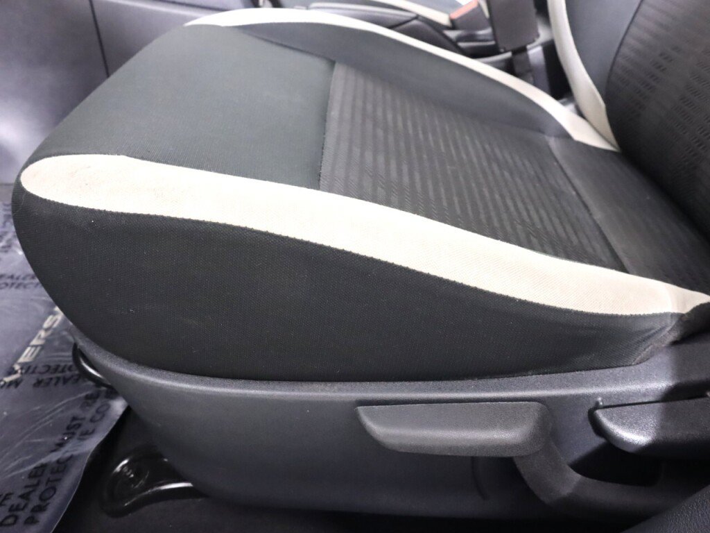 Used 2020 Nissan Versa SV FWD image 27