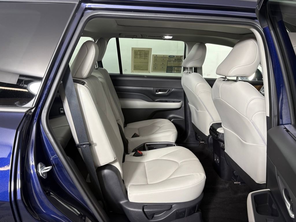 Used 2024 Toyota Grand Highlander Limited image 38