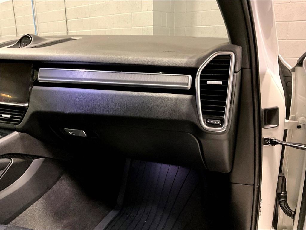 Certified 2023 Porsche Cayenne Platinum Edition image 19