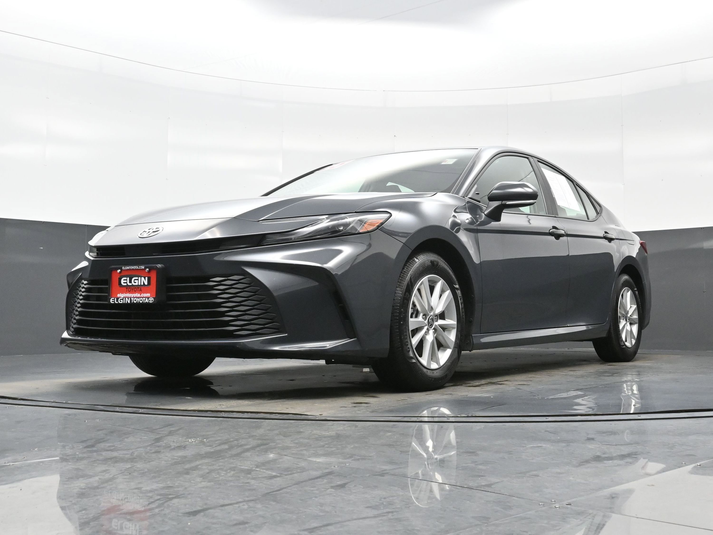 Used 2025 Toyota Camry LE image 27