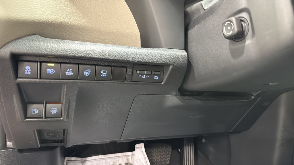Used 2023 Toyota Sienna Limited AWD/4WD image 36