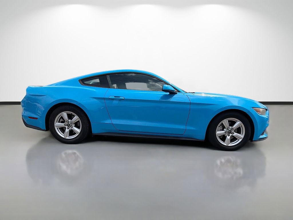 Used 2017 Ford Mustang Coupe image 2