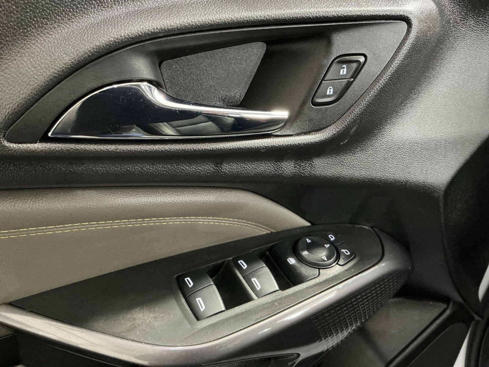 Used 2025 Chevrolet Trax ACTIV image 23