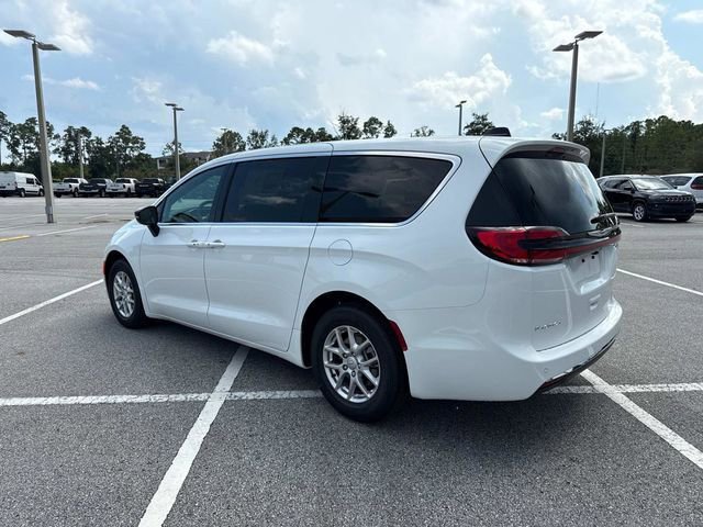 New 2026 Chrysler Pacifica Select image 5
