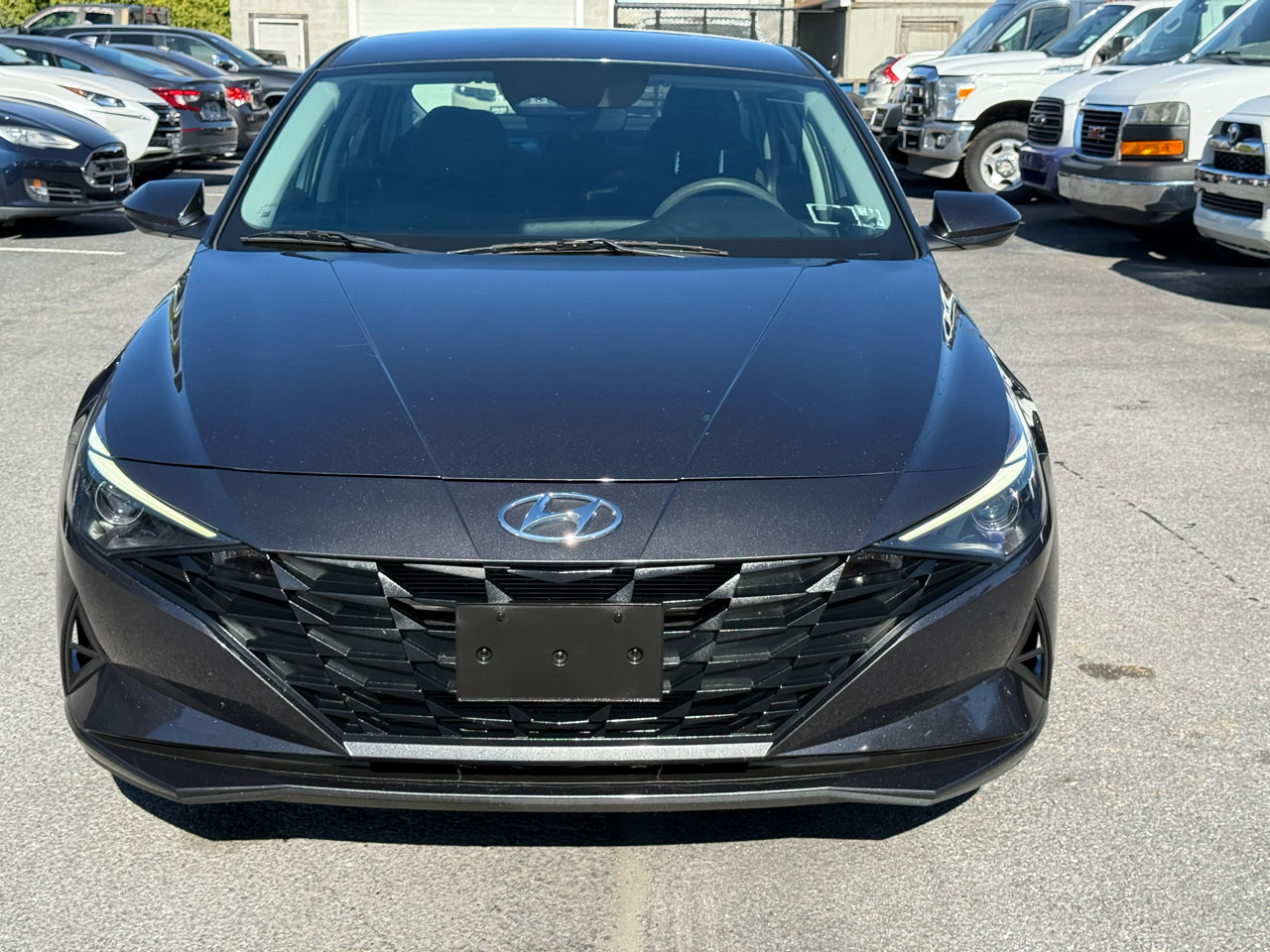 Used 2022 Hyundai Elantra SE image 3