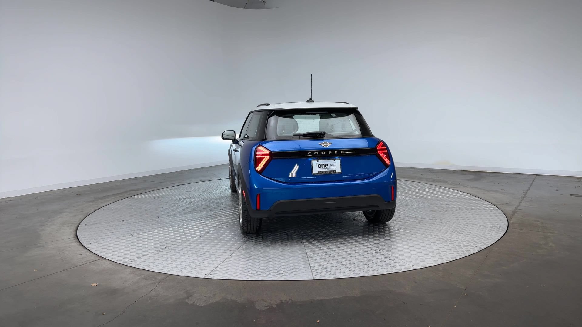 Used 2026 MINI Cooper 2-Door Hardtop FWD image 9
