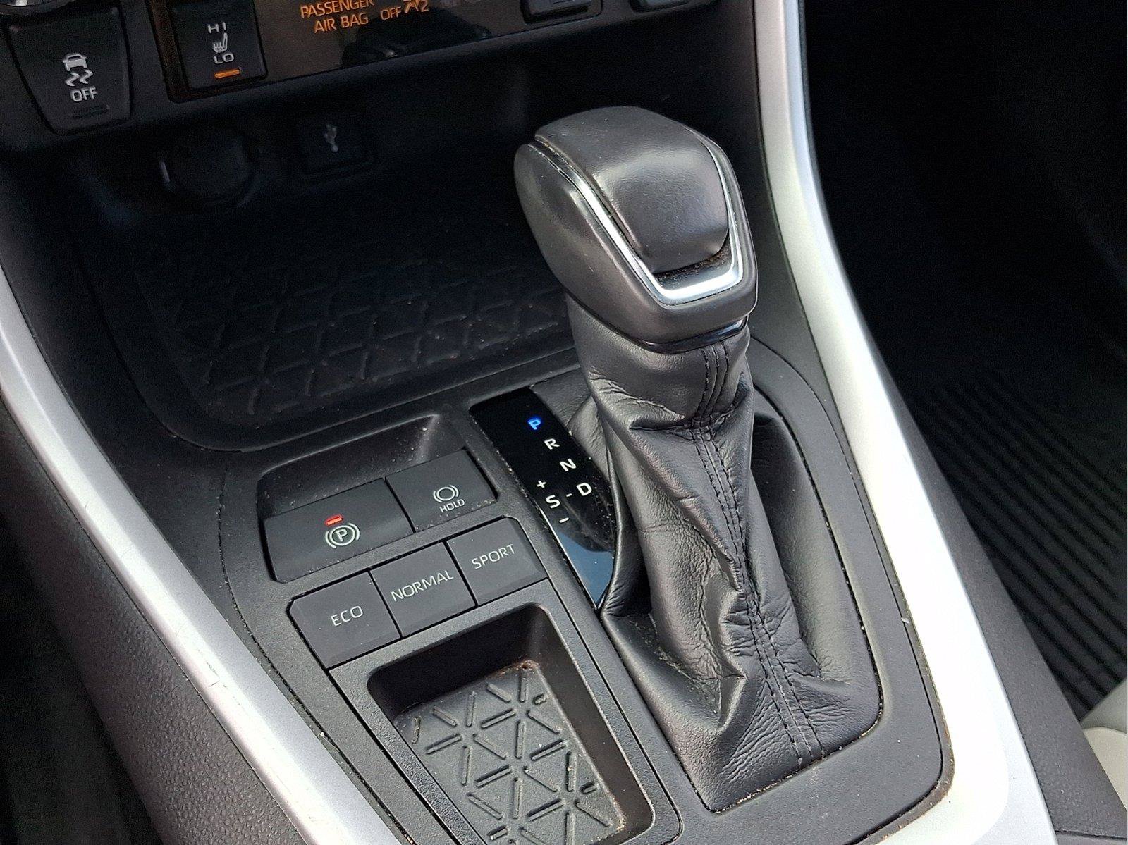 Used 2020 Toyota RAV4 XLE Premium FWD image 15