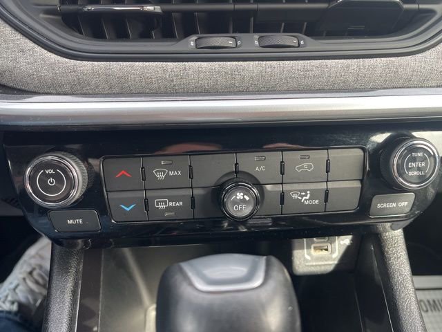 Used 2024 Jeep Compass Latitude image 16