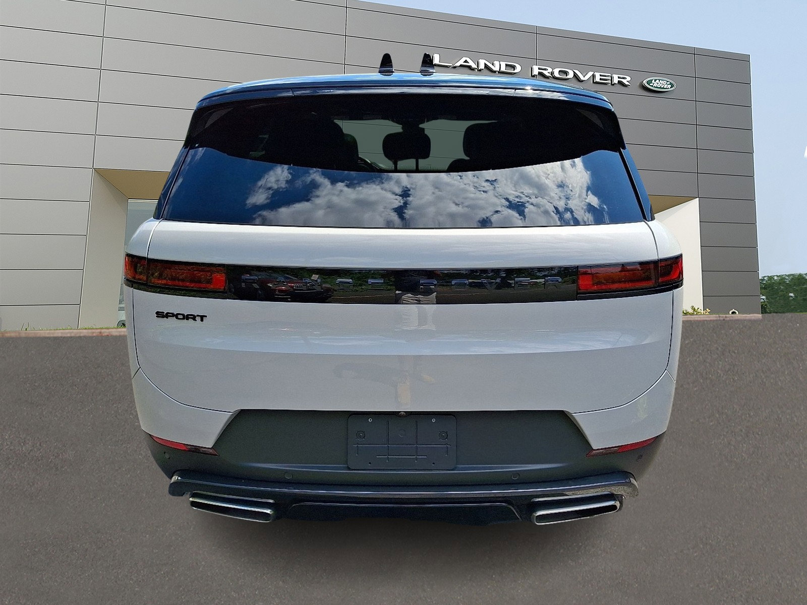 Used 2025 Land Rover Range Rover Sport SE image 7
