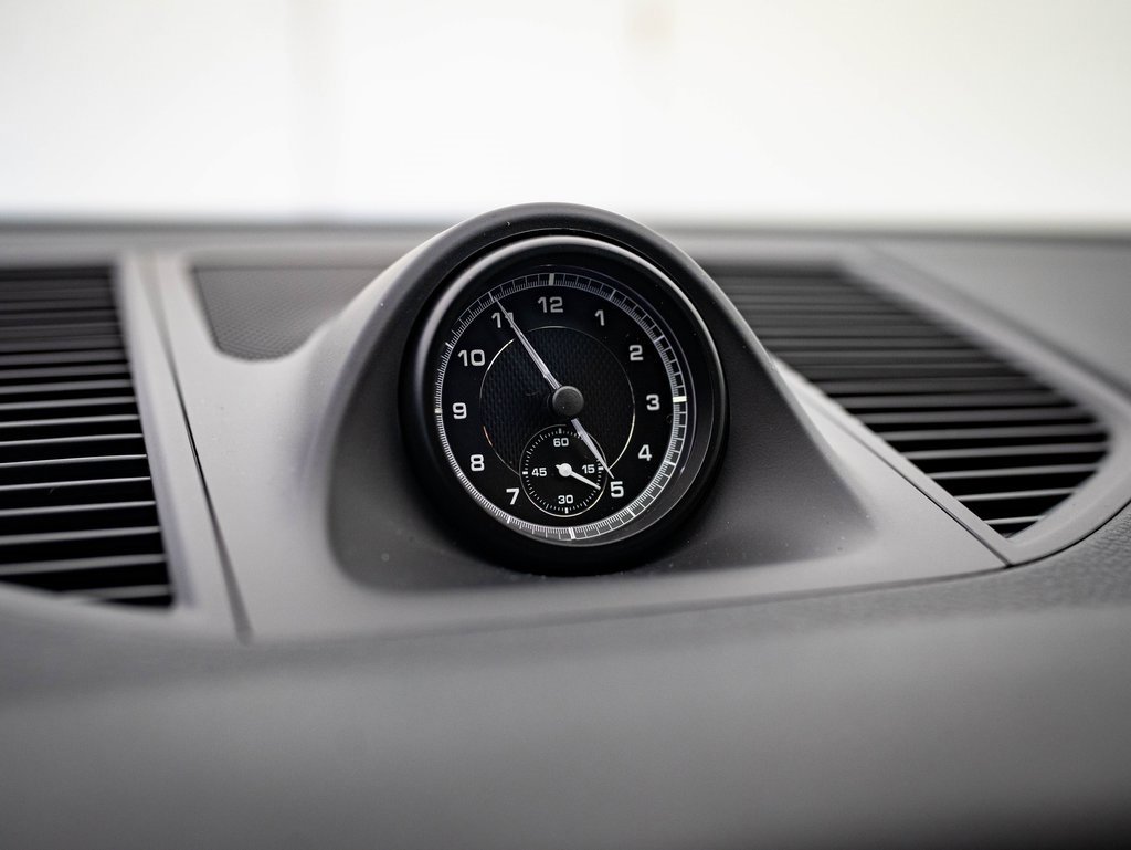 Certified 2025 Porsche Macan image 28