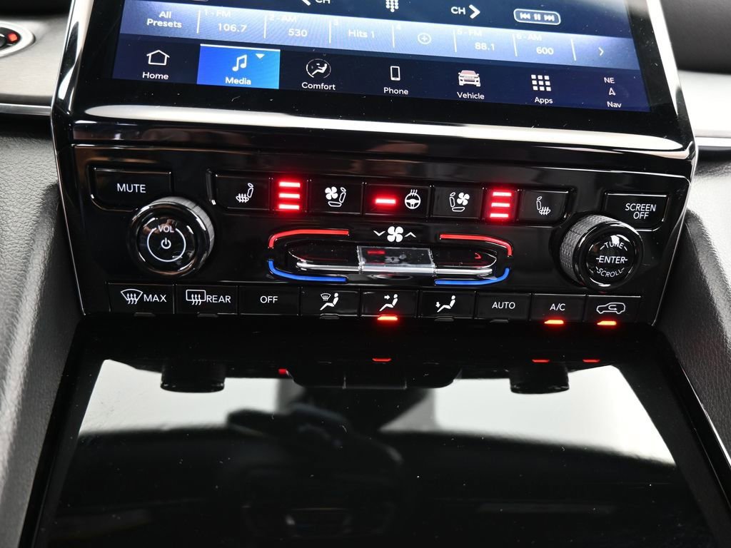 Used 2024 Jeep Grand Cherokee Overland w/ Luxury Tech Group IV image 29