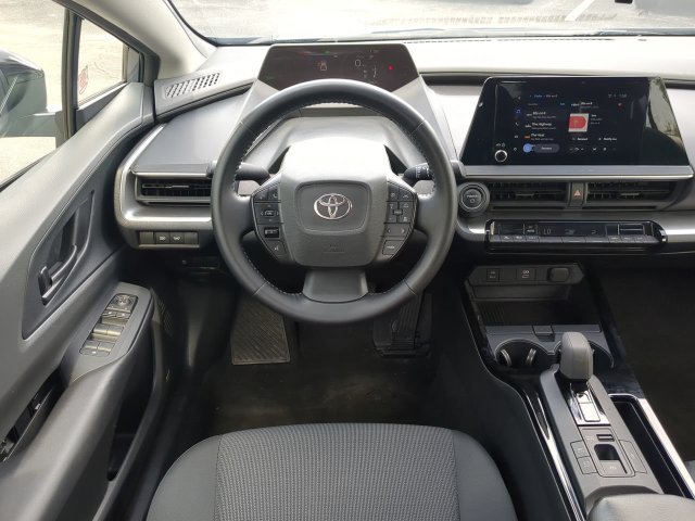 Used 2025 Toyota Prius LE FWD image 17