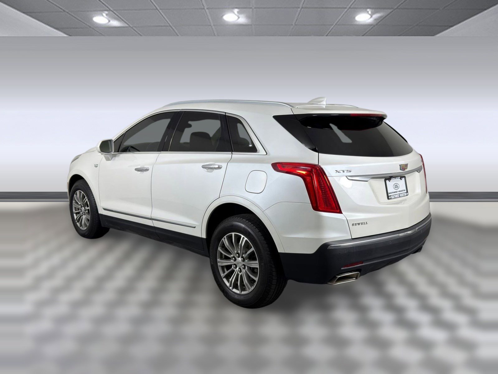 Used 2017 Cadillac XT5 Luxury w/ Driver Awareness Package image 3