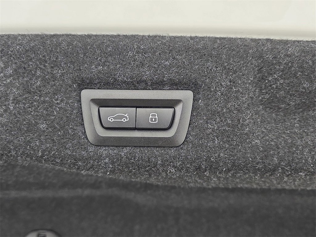 Used 2026 BMW 530i xDrive w/ Premium Package image 16