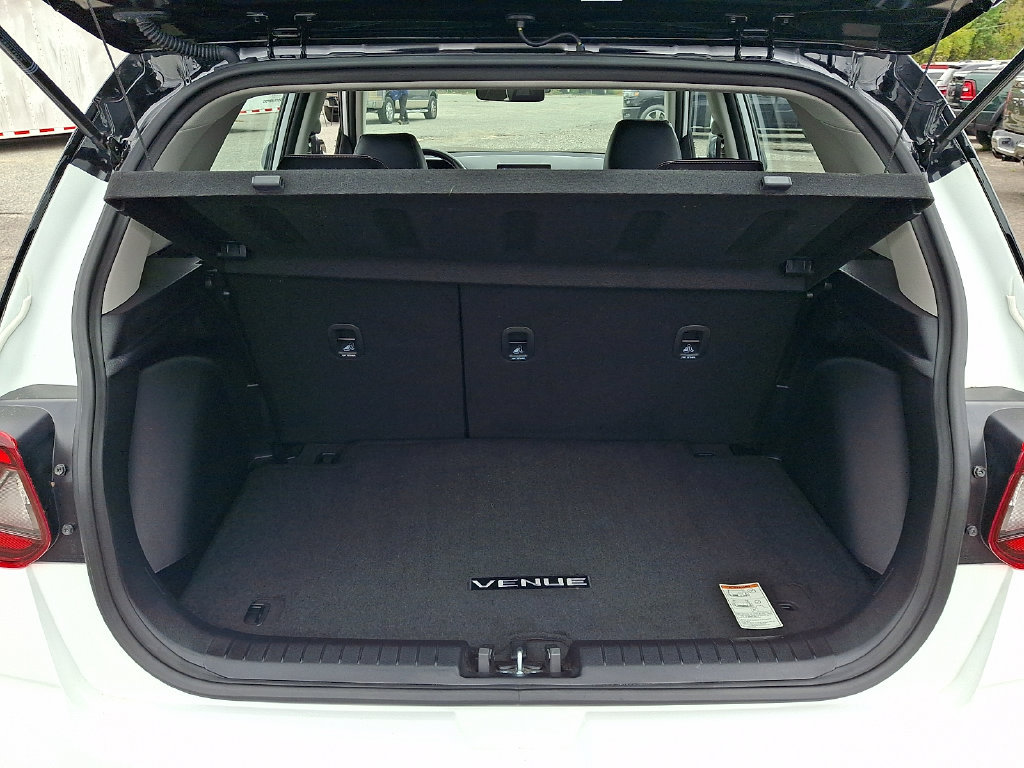 Used 2026 Hyundai Venue SEL FWD image 31