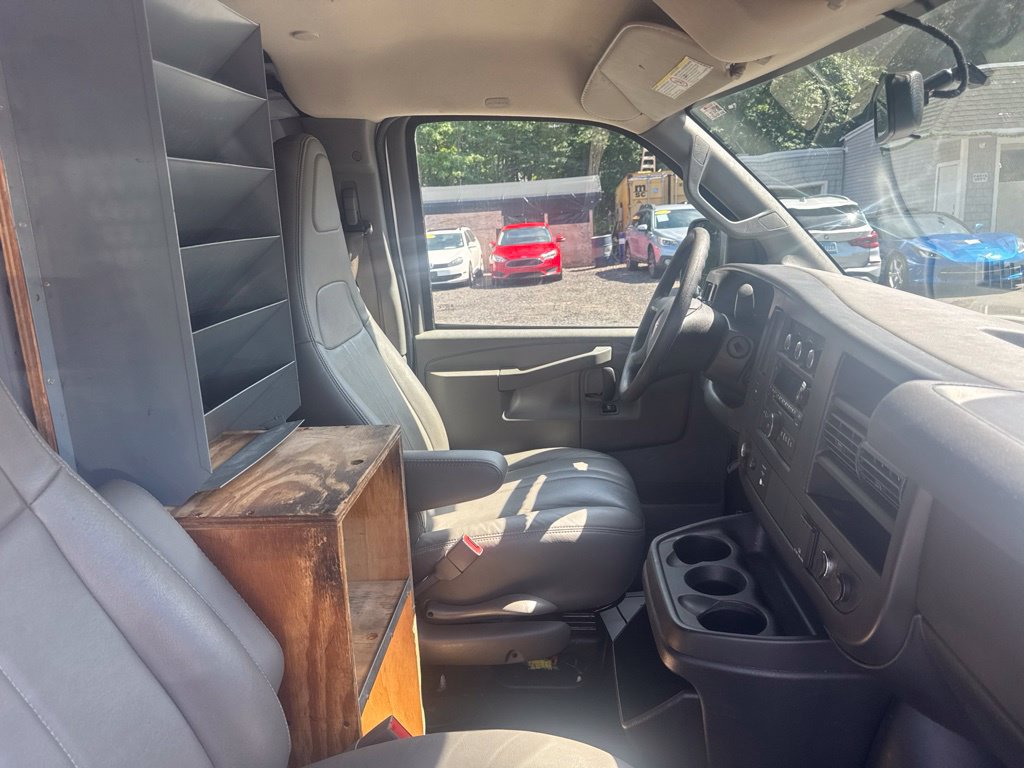 Used 2016 GMC Savana 3500 Extended RWD image 30