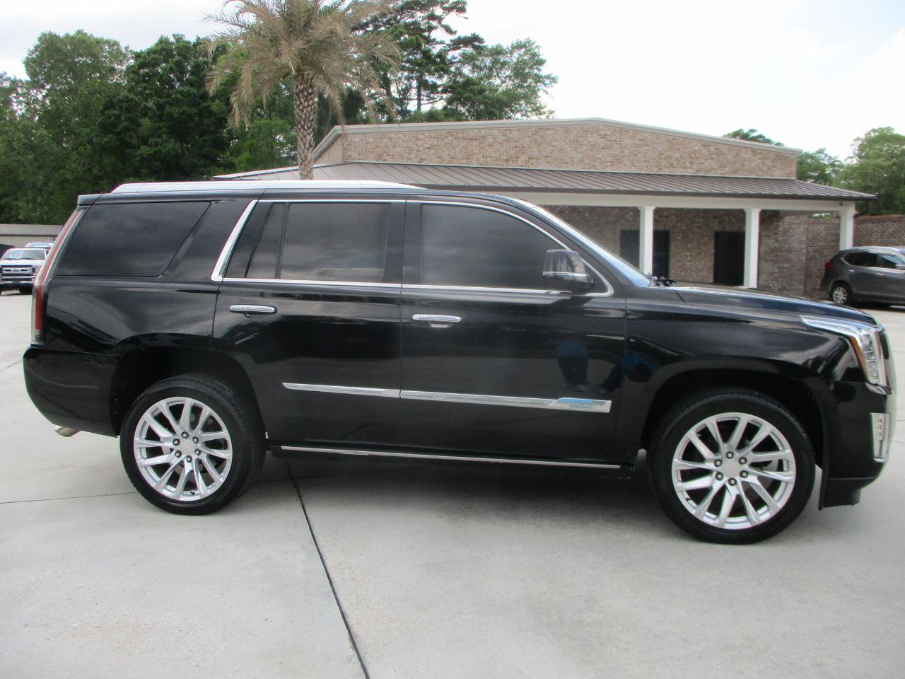 Used 2016 Cadillac Escalade Platinum image 10