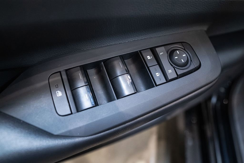 Used 2025 Toyota Prius LE image 20