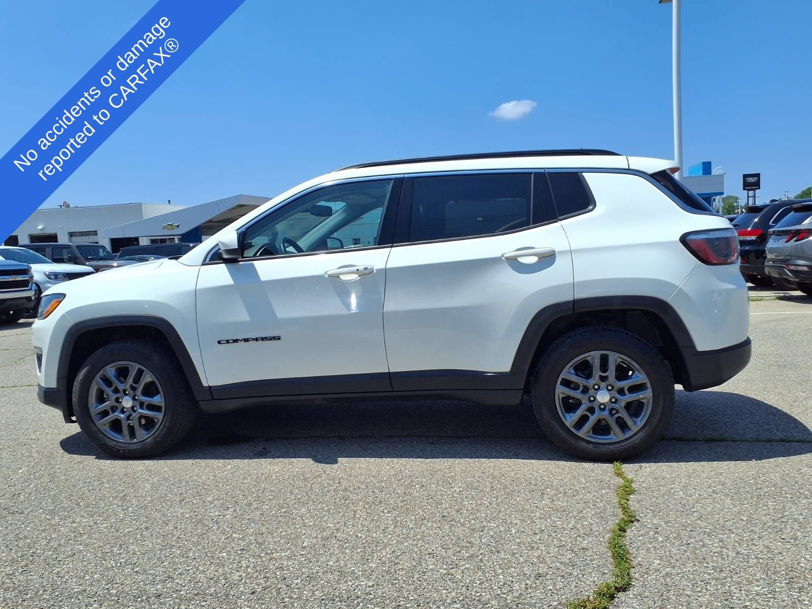 Used 2017 Jeep Compass Latitude w/ Popular Equipment Group AWD/4WD image 9