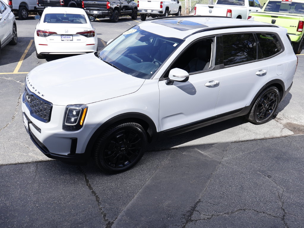 Used 2022 Kia Telluride EX w/ EX Premium Package AWD/4WD image 3