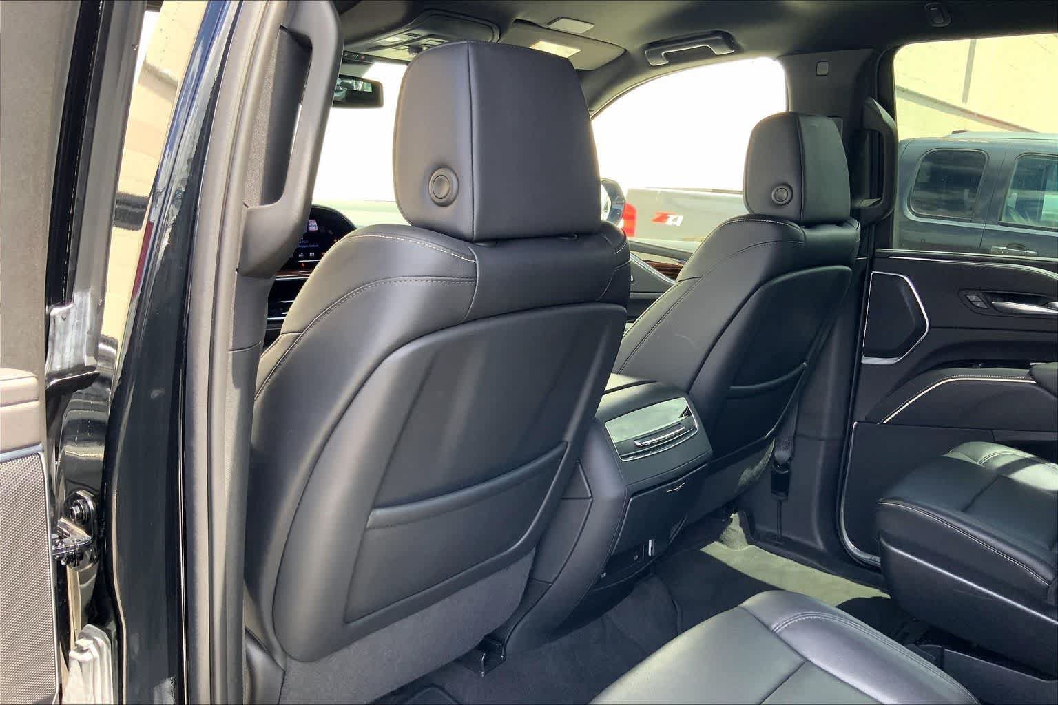 Used 2023 Cadillac Escalade ESV Luxury RWD image 12
